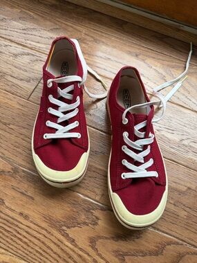 KEEN Red Canvas Low-Top Sneakers with Cream Toe